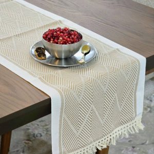 دیزاین شیک میز ناهارخوری با اکسسوری زیبا